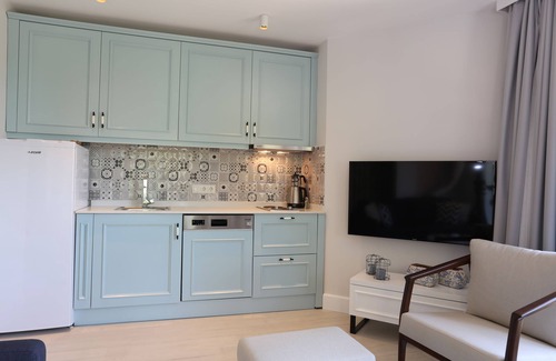 Akyaka Apartment | Tranquil Escape at Alp Suites Pinehill with Ocean View