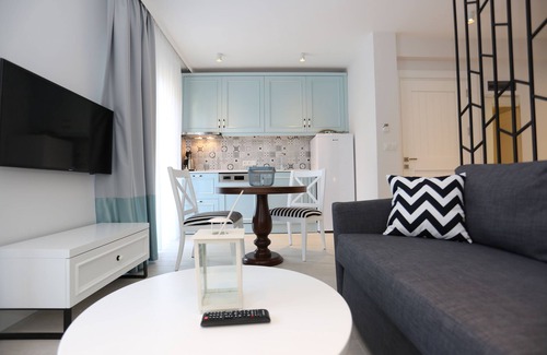 Akyaka Apartment | Tranquil Escape at Alp Suites Pinehill with Ocean View