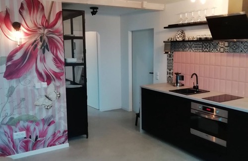 Niederkruechten Apartment | Experience Comfort at Alpacaview Lodge Kater Carlo