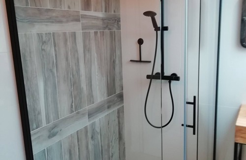 Niederkruechten Apartment | Experience Comfort at Alpacaview Lodge Kater Carlo