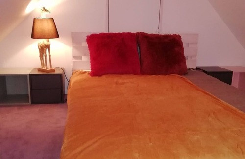 Niederkruechten Apartment | Experience Comfort at Alpacaview Lodge Kater Carlo