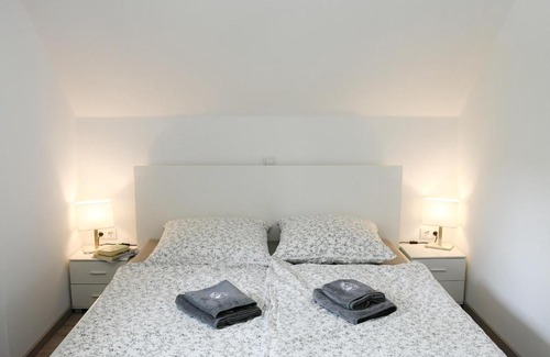 Taura Apartment | Discover Alpakas im Chemnitztal: Family-Friendly Retreat