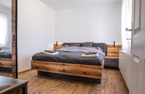 Balatoncsicso Apartment | Highly Rated Alpakavendégház: Perfect for Families