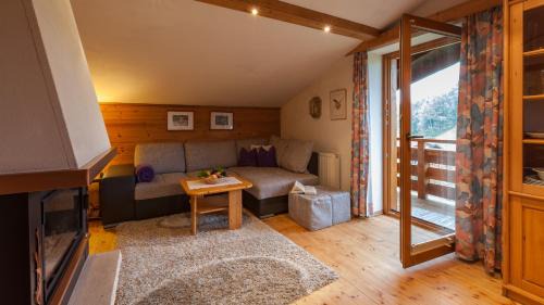Reith im Alpbachtal Apartment | Cozy Alpbach Apartments: Pet & Child Friendly Getaway