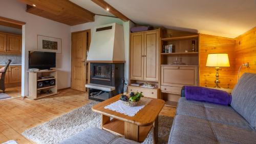 Reith im Alpbachtal Apartment | Cozy Alpbach Apartments: Pet & Child Friendly Getaway