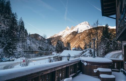 Scharnitz Apartment | Discover Alpe Chalets Goldener Hirsch: 4-Star Retreat with Hot Tub