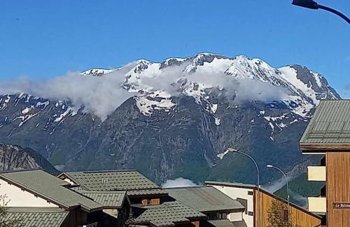 Eclose-Est Apartment | Family-Friendly Stay at Alpe d'Huez - Éclose Retreat