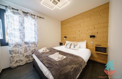 Jeux Apartment | Discover Chez Stella: Modern 3-Bedroom in Prime Location
