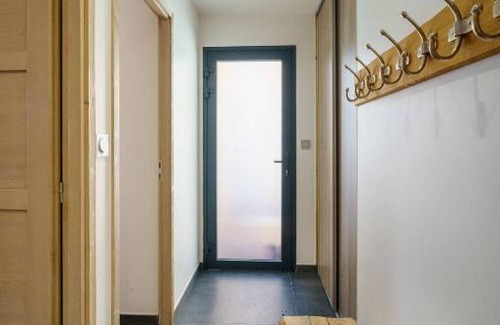Jeux Apartment | Discover Chez Stella: Modern 3-Bedroom in Prime Location