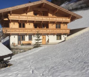 Volders Apartment | Family-Friendly Alpen-Appartement Auerhof with Kitchen Access
