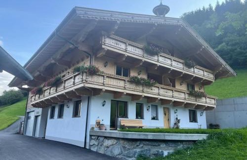 Volders Apartment | Family-Friendly Alpen-Appartement Auerhof with Kitchen Access