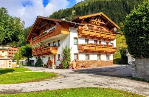 Lermoos Apartment | Discover Alpen Appartements Lärchenhof: Pool & Spa Retreat