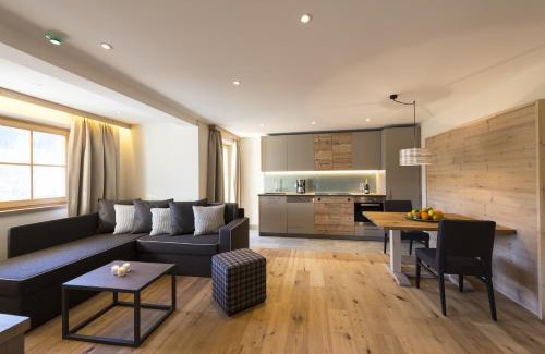 Kirchberg in Tirol Apartment | Pet-Friendly Alpen Chalet Dorfwies with Hot Tub & 9.7 Rating