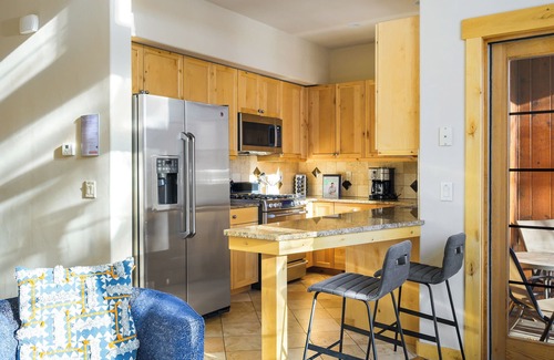 Downtown Steamboat Springs House | Alpen Glow Row House 5: Top-Rated with Spa & Kitchen Access