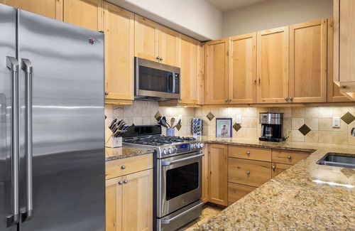 Downtown Steamboat Springs House | Alpen Glow Row House 5: Top-Rated with Spa & Kitchen Access