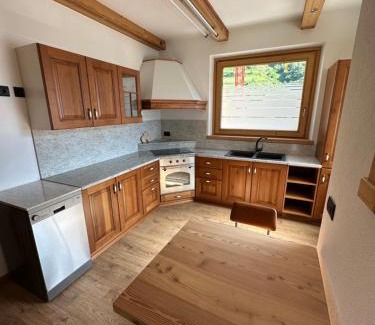 Valdidentro Hotel | Alpen Hotel Chalet: Pet-Friendly Oasis with Ocean Views