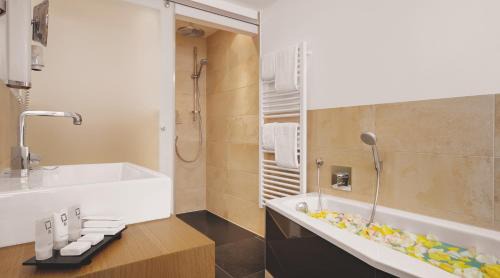 Ludwigsvorstadt-Kliniken Hotel | Pet-Friendly Alpen Hotel München - Top-Rated 4-Star Stay