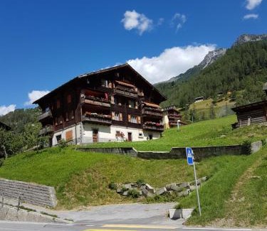 St. Niklaus Apartment | Family-Friendly Alpen-Sonne: Rated 9/10 by Guests