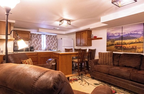 Evergreen Cabin | Alpen Way Chalet Mountain Lodge: Spa & Eco-Friendly Retreat