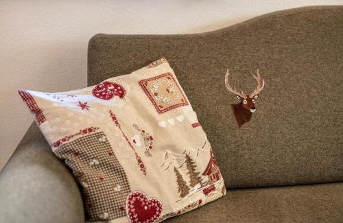 Valle Aurina Apartment | Pet-Friendly Alpenappart App Schwarzenstein with Hot Tub