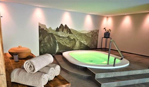 Valle Aurina Apartment | Pet-Friendly Alpenappart App Schwarzenstein with Hot Tub