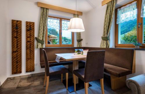 Valle Aurina Apartment | Pet-Friendly Alpenappart App Schwarzenstein with Hot Tub