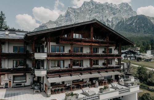 Ehrwald Apartment | Elegant Alpenappartements Cristall with Oceanfront Views