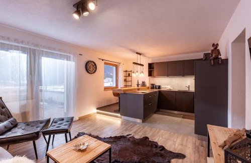 Moosen Apartment | Discover Alpenblick: Family-Friendly Retreat with Hot Tub