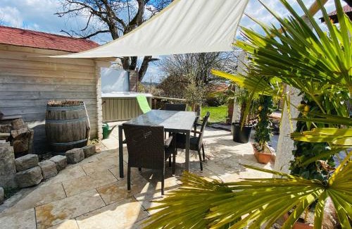 Ebersberg District Apartment | Relaxing Alpenblick Near Munich with Outdoor Hot Tub