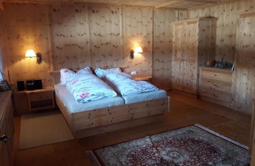 Steinberg am Rofan Apartment | Discover Alpenchalet: Family & Pet-Friendly Getaway