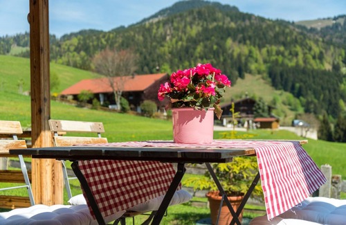Aschau im Chiemgau Apartment | Perfect Alpenchalet Sachrang for Couples with Kitchen Access