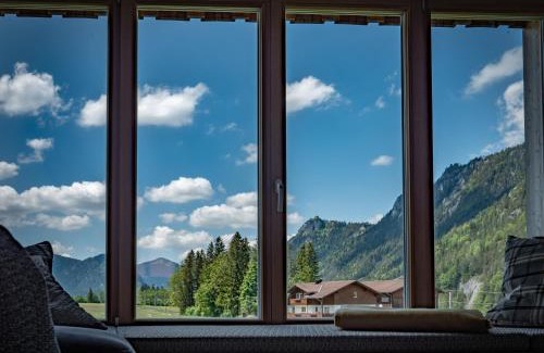 Vils Ski Chalet | Oceanfront Alpenchalet Vils Tirol: Rated 9.4/10 by Guests