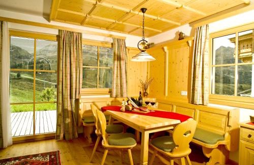 Kuhtai Ski Chalet | Elevate Your Stay at Alpenchalets - Obholzer: 4-Star Retreat