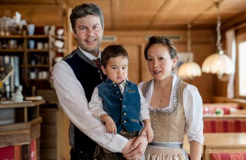 Sankt Jakob in Defereggen Hotel | Discover Alpengasthof Zollwirt: Pet-Friendly Retreat