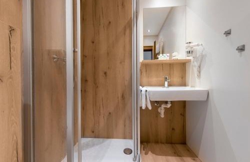 Sankt Jakob in Defereggen Hotel | Discover Alpengasthof Zollwirt: Pet-Friendly Retreat