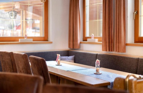 Großdorf Hotel | Oceanfront Alpengasthof Kals: Family-Friendly Retreat