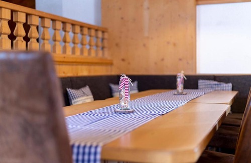 Großdorf Hotel | Oceanfront Alpengasthof Kals: Family-Friendly Retreat