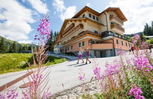 Irdning-Donnersbachtal Hotel | Inviting Alpengasthof Grimmingblick with Spa & Hot Tub