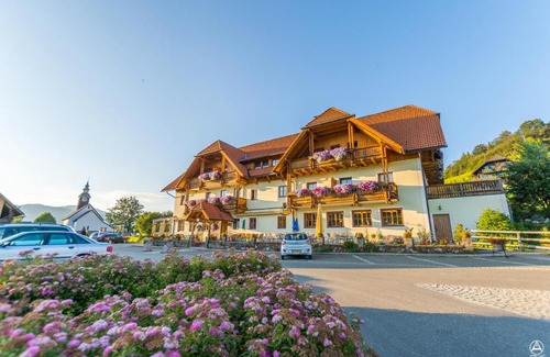 Karchau Hotel | Alpengasthof Moser: Pet-Friendly Retreat with Top Ratings