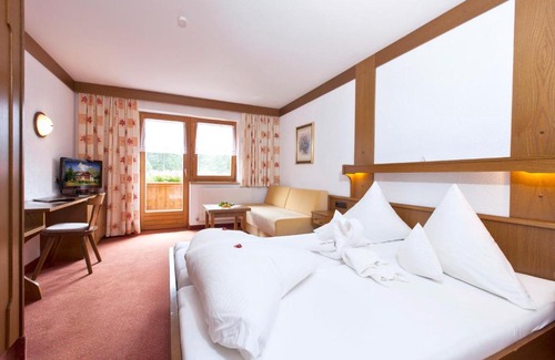 Nauders Hotel | Superb Alpengasthof Norbertshöhe: Hot Tub & Breakfast Included