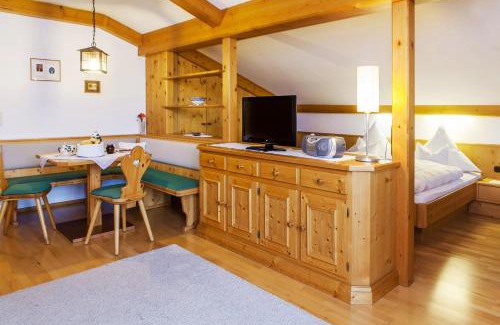 Entfelden Apartment | Discover Alpenglühn: 4-Star Hotel with Hot Tub & Family Rooms