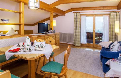 Entfelden Apartment | Discover Alpenglühn: 4-Star Hotel with Hot Tub & Family Rooms