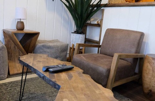 June Lake House | Alpenglow Two-Bedroom Suite (Unit 8) at Lake Front Cabins