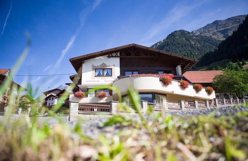 Soelden Apartment | Inviting Alpenheim Mathias: Pet & Child-Friendly Retreat