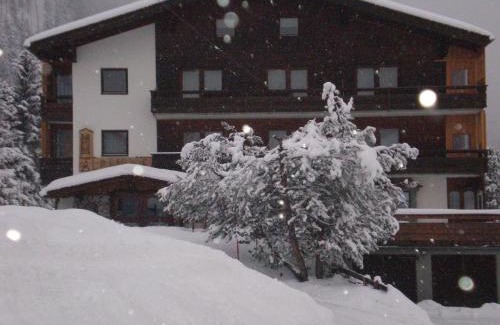 Laehn House | Alpenhof "alt Lähn": Family-Friendly Escape with Top Reviews