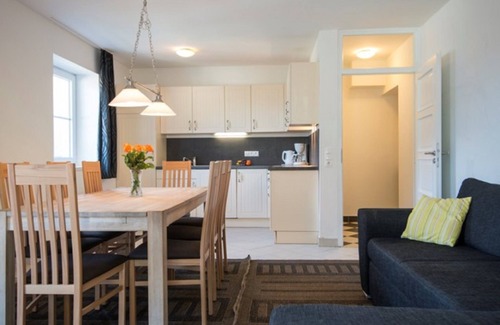 Bad Gastein Apartment | Unforgettable Alpenhof: Family-Friendly with Kitchen & Breakfast