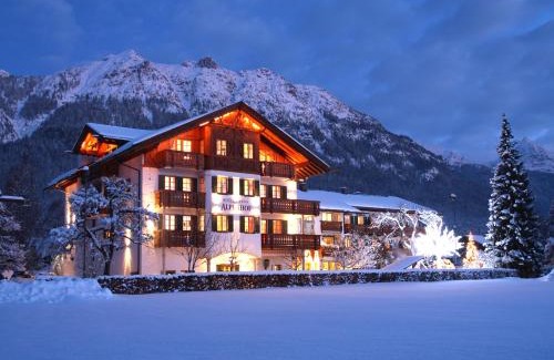 Kruen Hotel | Discover Alpenhof Krün: Family-Friendly with Spa & Pool