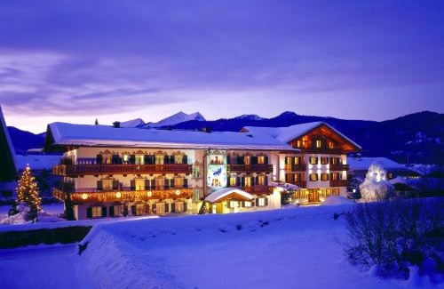 Kruen Hotel | Discover Alpenhof Krün: Family-Friendly with Spa & Pool