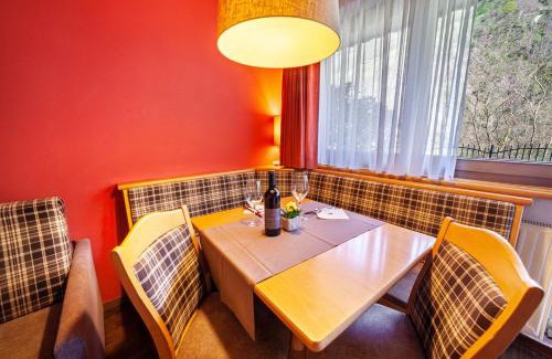 Saltusio Apartment | Experience Alpenhof Lodge Almrose: Pet-Friendly Retreat