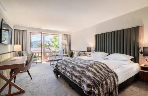 Murnau am Staffelsee Hotel | Delightful Alpenhof Murnau: 5-Star Retreat with Spa & Pool